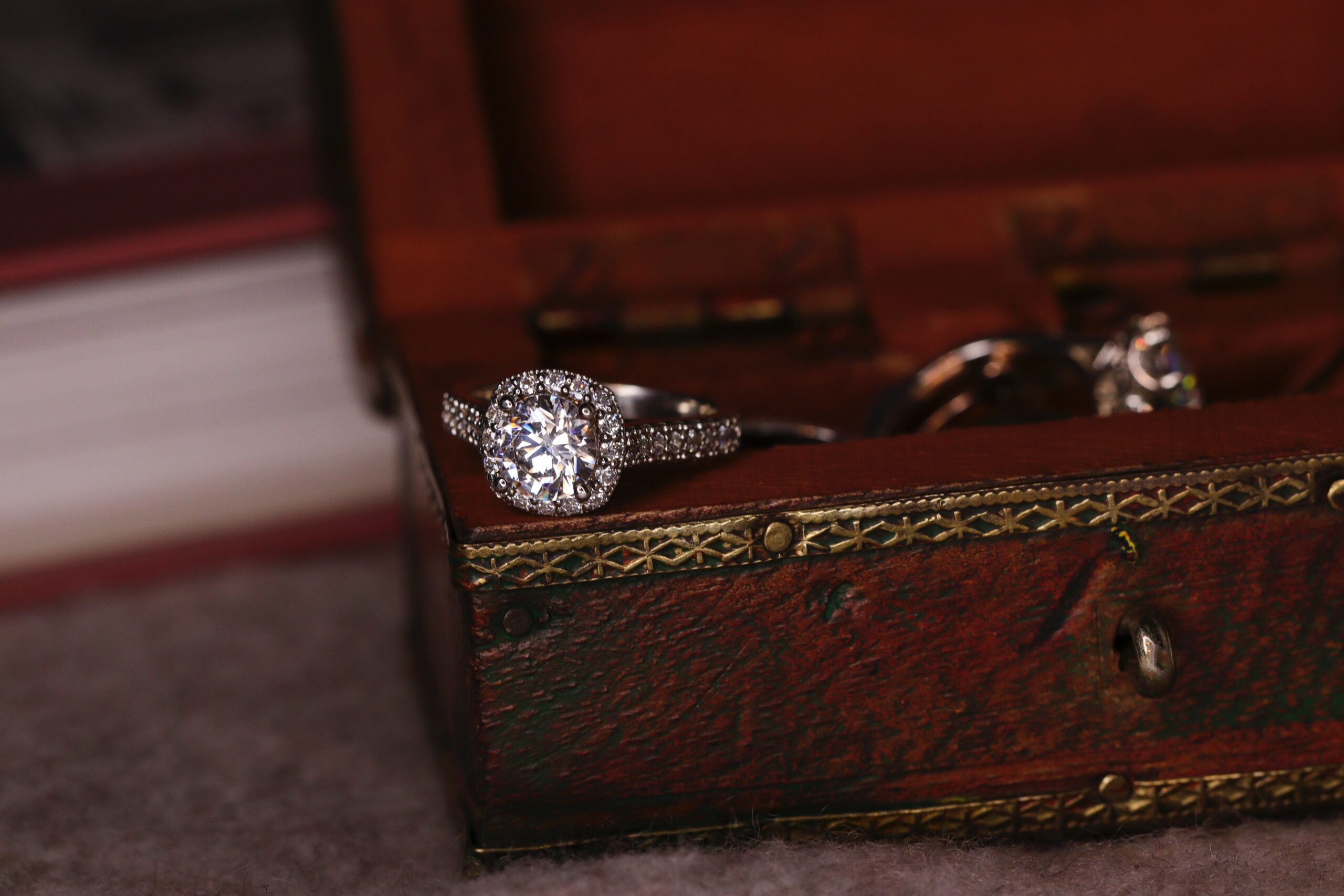 diamond rind and jewelry case